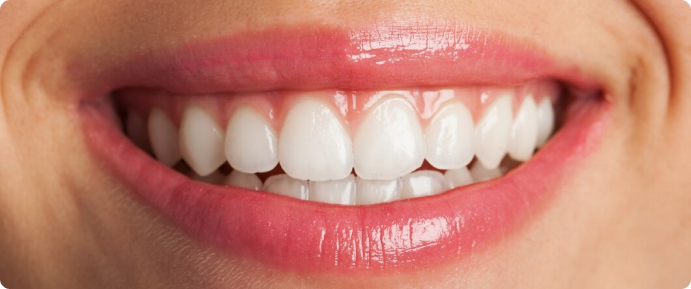 persona enseñando los dientes