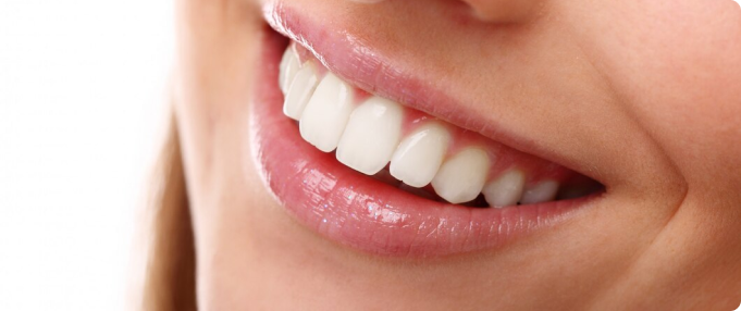 persona enseñando los dientes